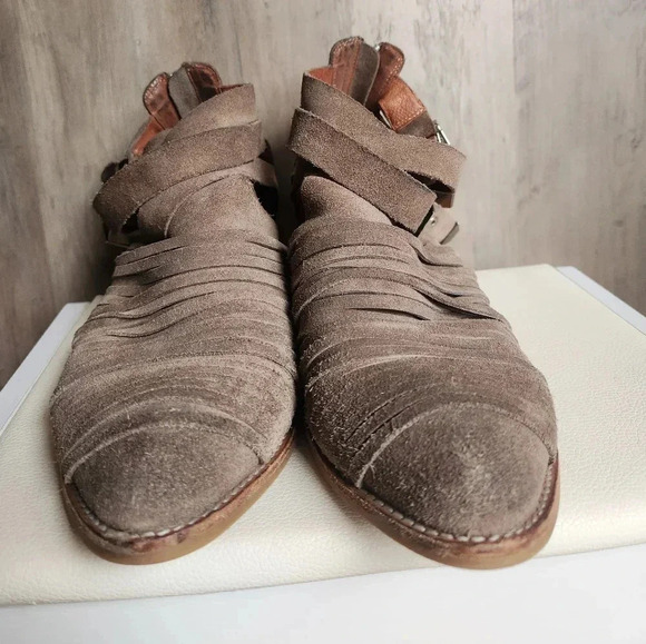 Jeffrey Campbell Nuestra Suede Cut-Out Buckle Booties Size 9